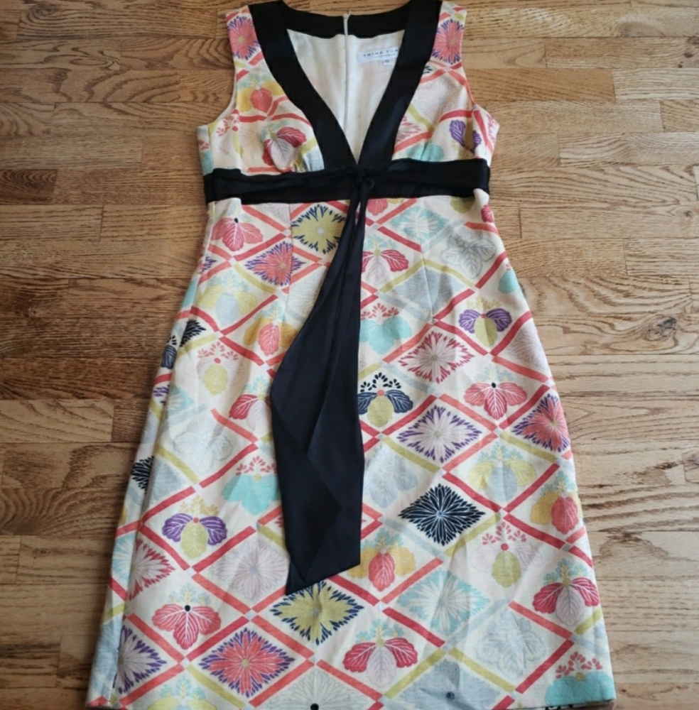 (10) Trina Turk Los Angeles Colorful Geometric Floral V Neck Business Casual